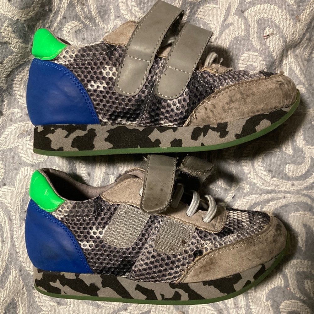 Stella McCartney Sneakers in Animal Print Blue Green heel tab Size 9